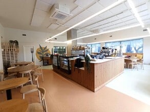 Retail in Sant Just Desvern, Barcelona to rent Interior Photo- Image 2 of 14