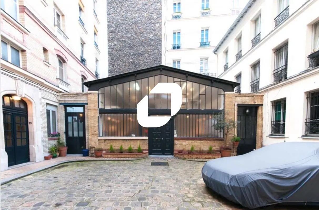 Office in Paris for sale Building Photo- Image 1 of 12