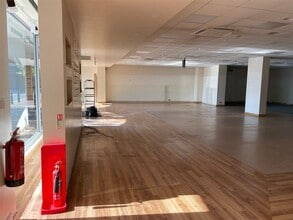 Queens Way, Weston Super Mare to rent Interior Photo- Image 2 of 2