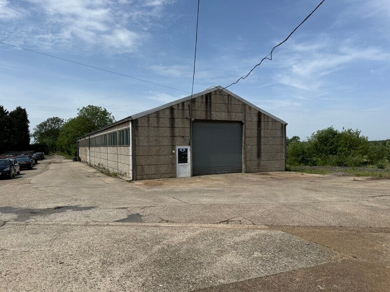Unit 12 Ridge Farm, Horsham Road, Rowhook, Horsham to rent - Building Photo - Image 2 of 10