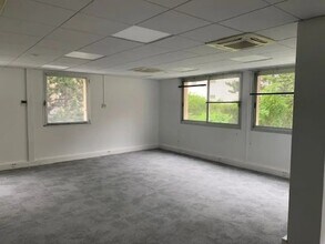 65 Rue Jean Jacques Rousseau, Suresnes to rent Interior Photo- Image 2 of 6