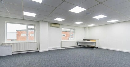 6 Whittle Rd, Wimborne to rent Interior Photo- Image 1 of 3