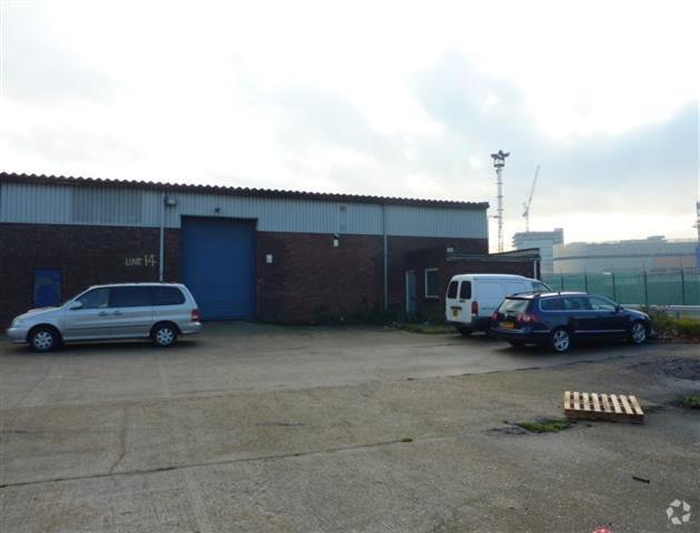 Leyton Rd, London to rent - Building Photo - Image 2 of 4