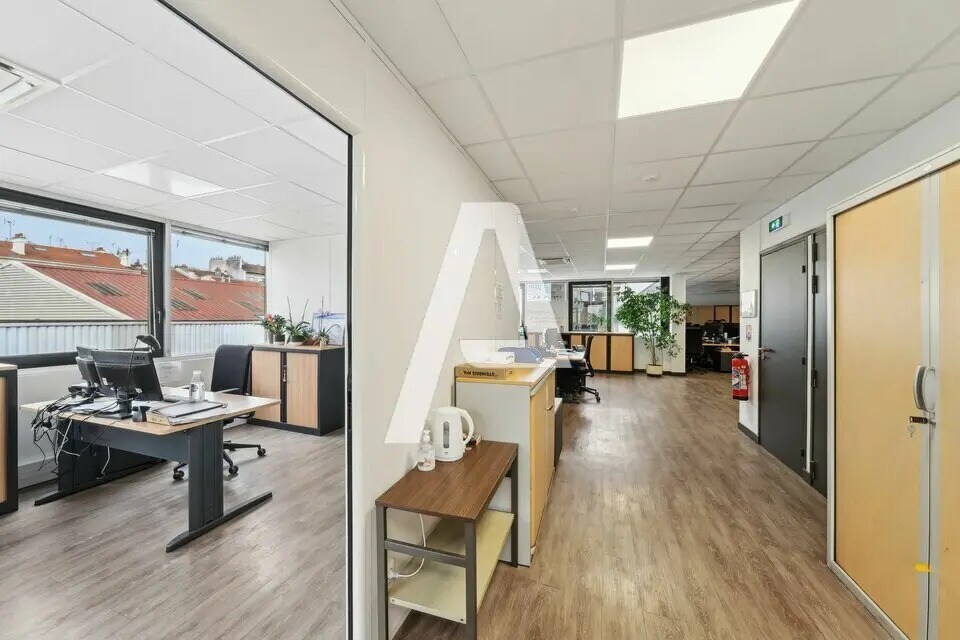 Light Industrial in Ivry-sur-Seine to rent Interior Photo- Image 1 of 7