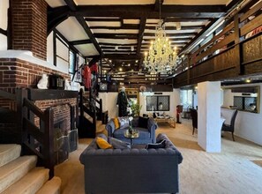 Ambers, The Millstream, London Road, Amersham to rent Interior Photo- Image 2 of 3