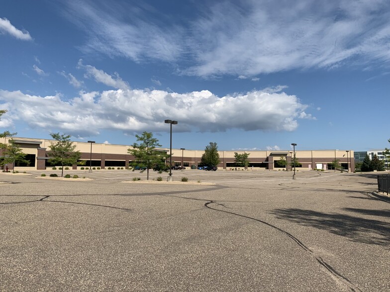 3000 Ames Crossing Rd, Eagan, MN for rent - Building Photo - Image 3 of 13