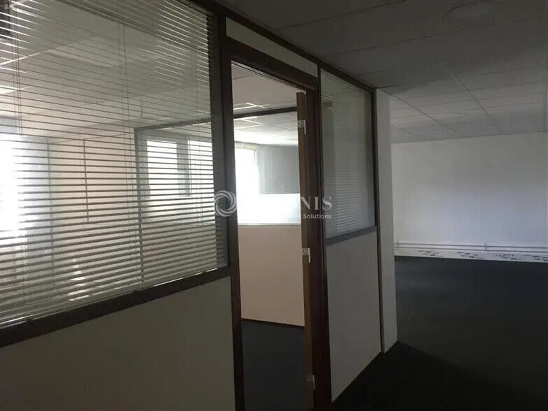 Office in Massy to rent - Interior Photo - Image 2 of 5