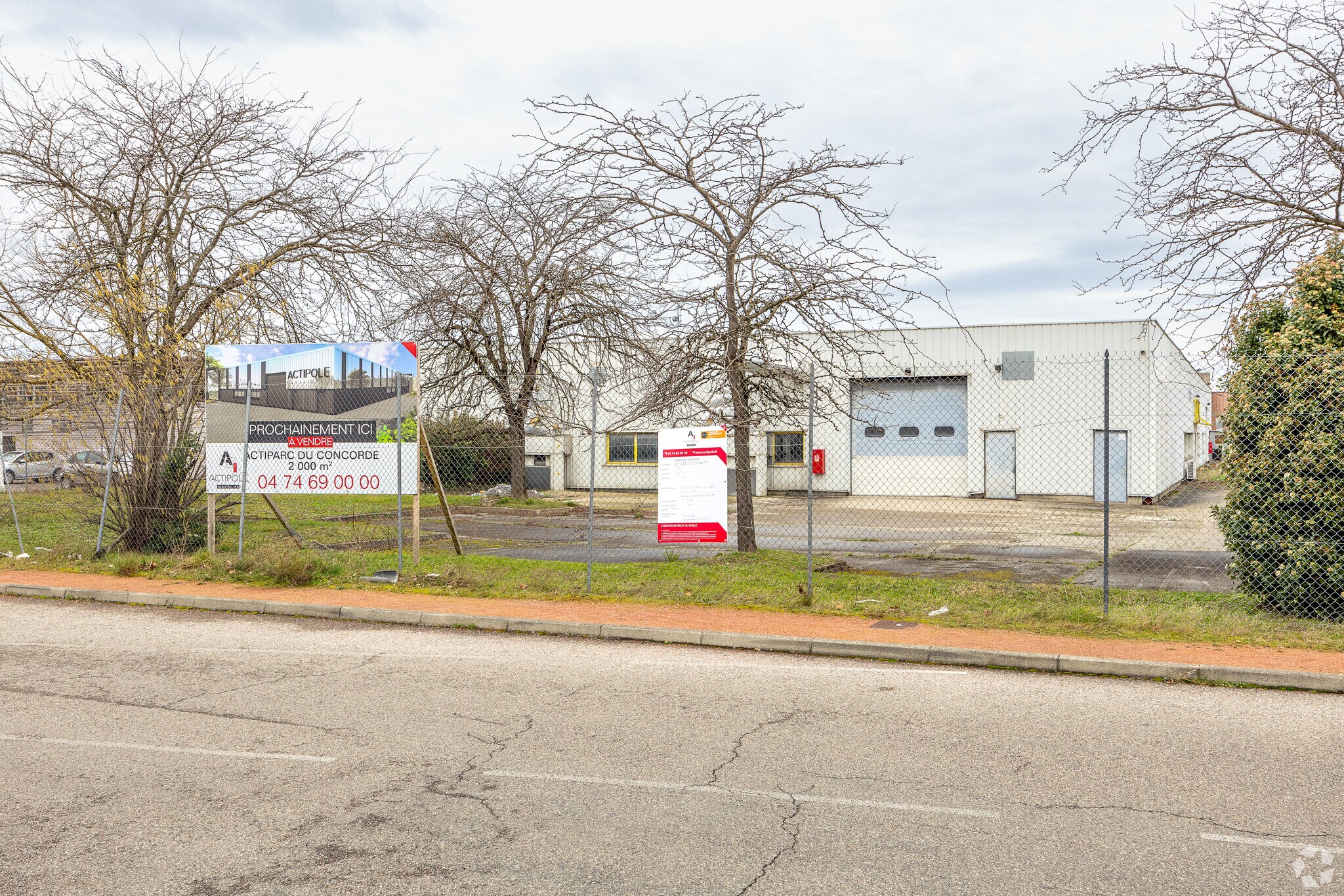 7 Allée Général Benoist, Bron for sale Primary Photo- Image 1 of 11