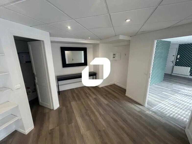 Office in Rueil-Malmaison to rent - Interior Photo - Image 2 of 5