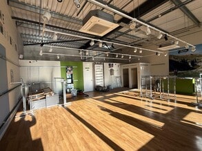 Birds Ln, Cowbridge to rent Interior Photo- Image 2 of 2