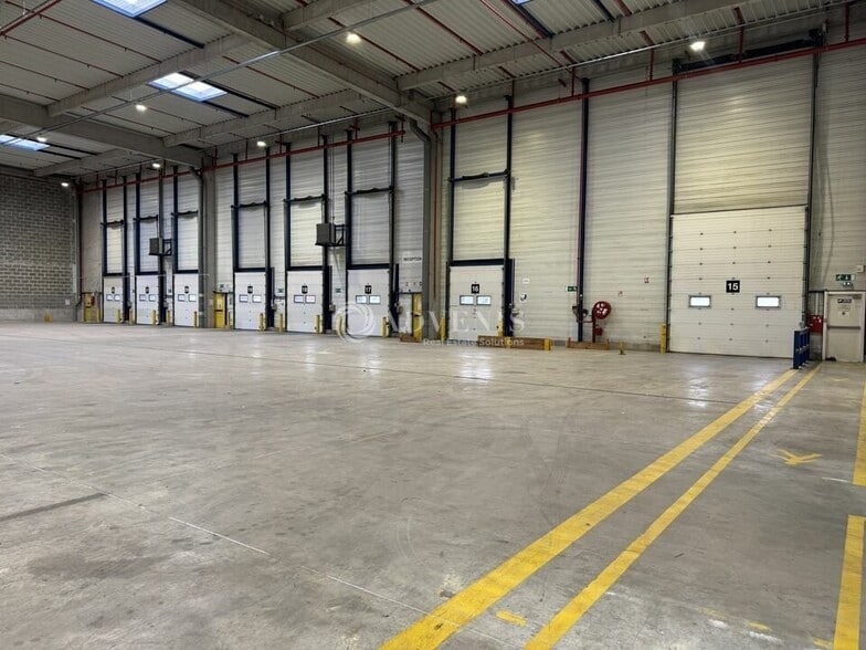 Industrial in Marly-la-Ville to rent - Interior Photo - Image 2 of 11