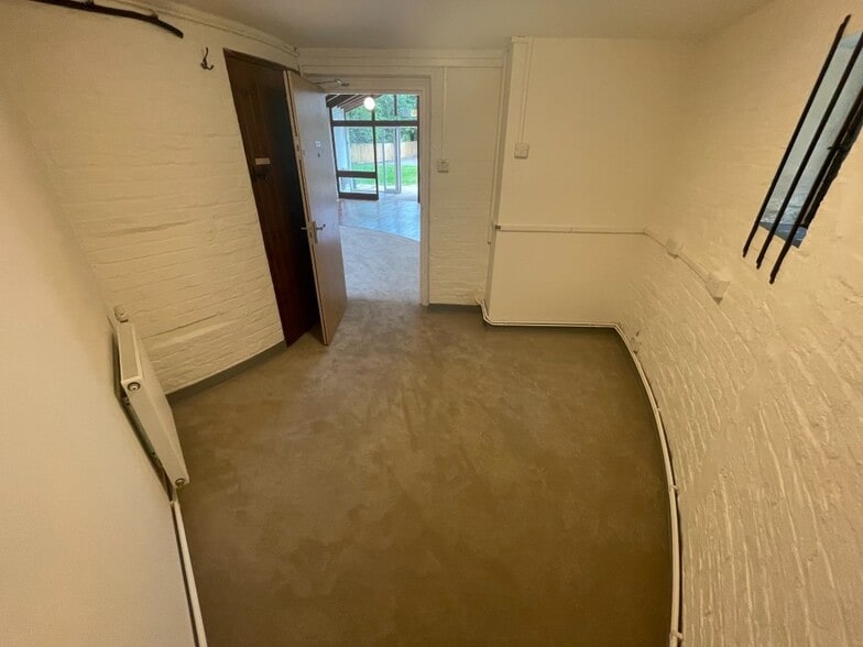 The Chapel, Station Rd, Hurst Green to rent - Interior Photo - Image 3 of 5