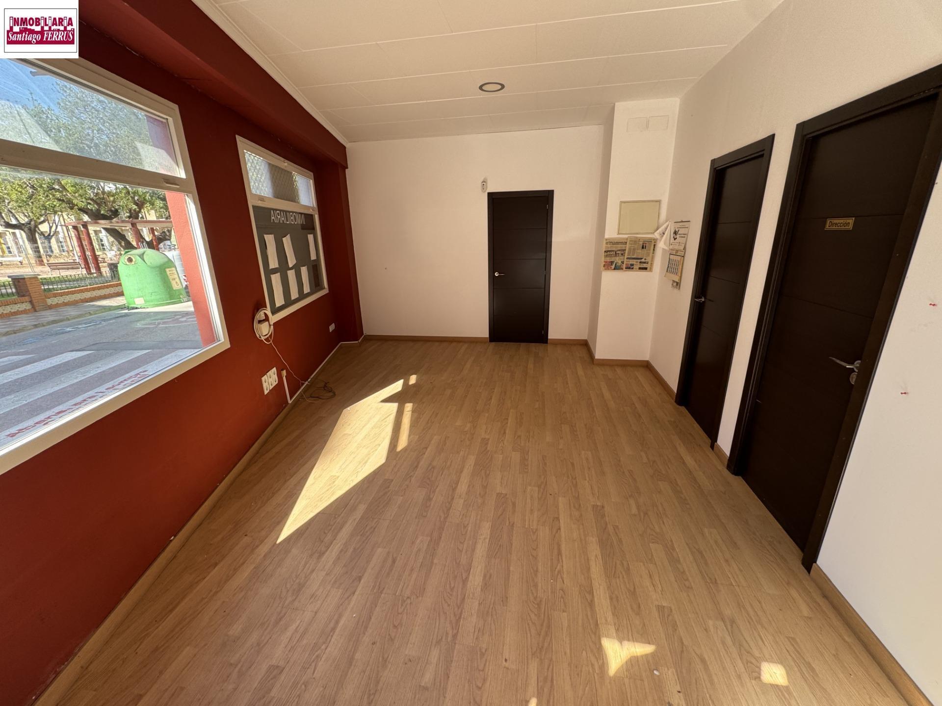Retail in Almussafes to rent Interior Photo- Image 1 of 12