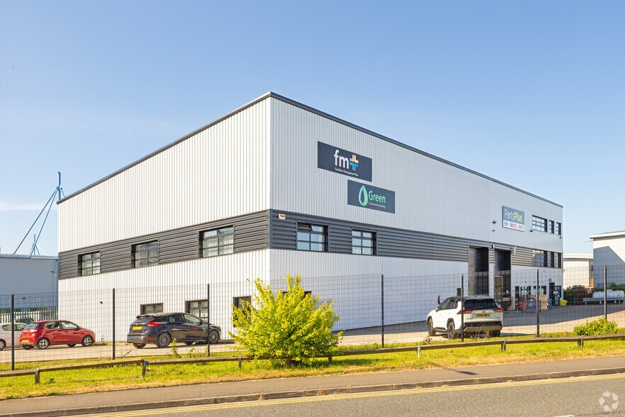 16 Henry Boot Way, Hull to rent - Building Photo - Image 2 of 2