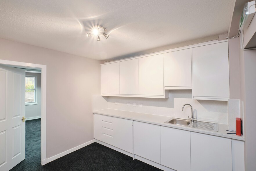 9 Victoria St, Aberdeen to rent - Interior Photo - Image 3 of 11