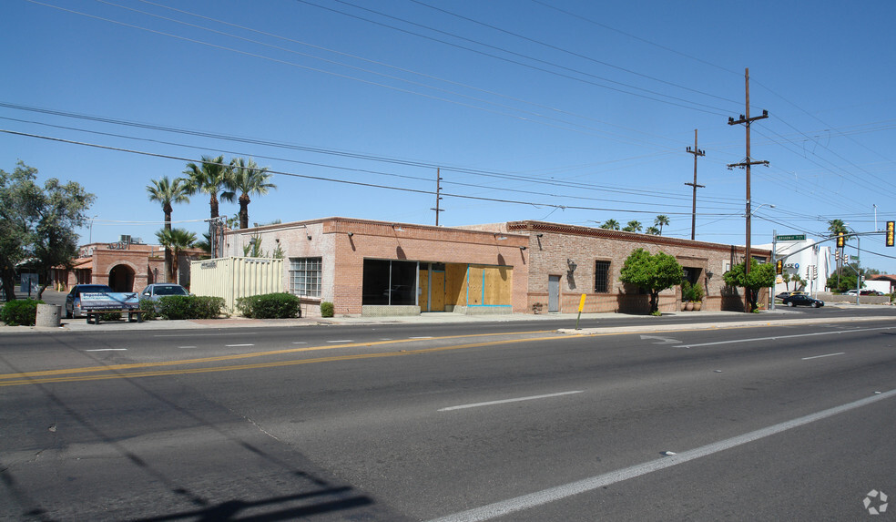 3048-3052 E Broadway Blvd, Tucson, AZ for rent - Building Photo - Image 2 of 5