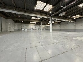 Light Industrial in Saint-Ouen-l'Aumône to rent Interior Photo- Image 2 of 10
