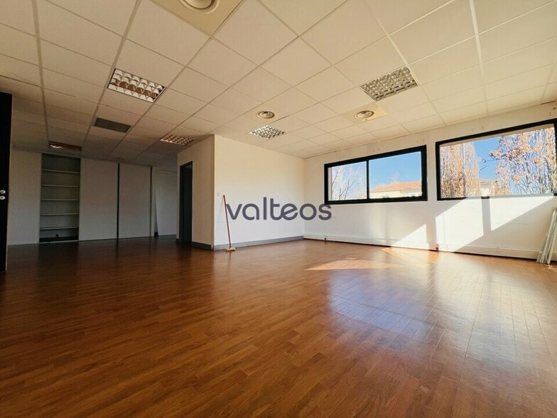 24 Avenue Georges Brassens, Blagnac to rent - Interior Photo - Image 3 of 8