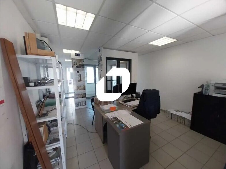 Retail in Eysines to rent - Interior Photo - Image 3 of 4