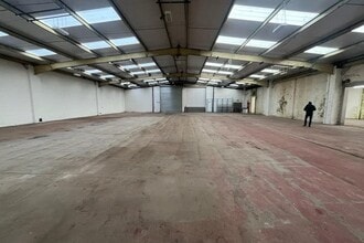 33 Carron Pl, East Kilbride to rent Interior Photo- Image 2 of 3