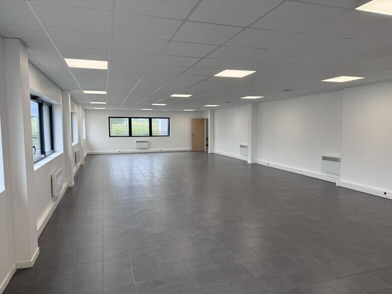 Light Industrial in Colombier-Saugnieu to rent - Building Photo - Image 3 of 11