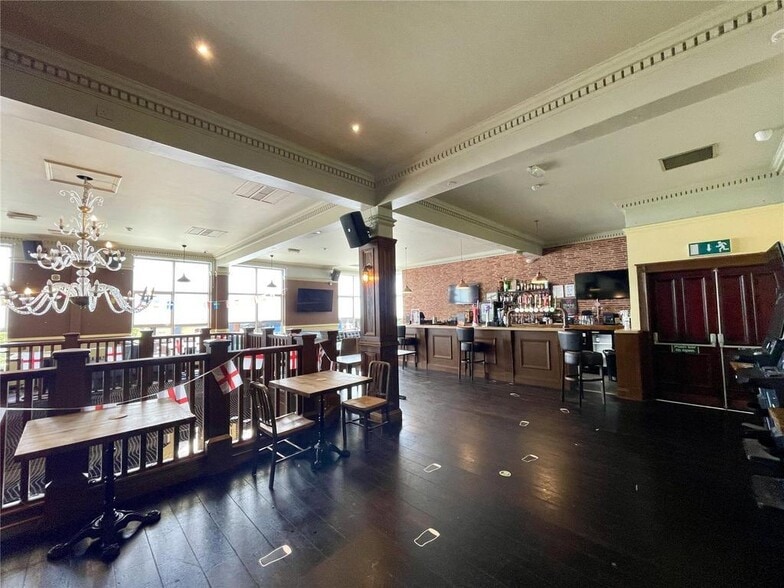 34-36 London Rd, Southend On Sea to rent - Building Photo - Image 2 of 7