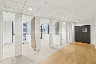 Office in Villeurbanne to rent Interior Photo- Image 1 of 9