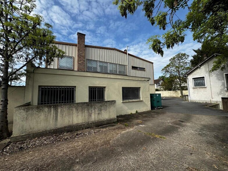 Light Industrial in Éragny for sale - Building Photo - Image 3 of 10