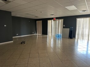 2100 S Ridgewood Ave, Daytona Beach, FL for rent Interior Photo- Image 2 of 5