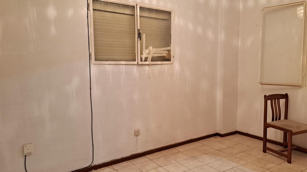 Retail in Seville, Sevilla to rent - Interior Photo - Image 2 of 14