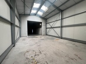 Light Industrial in Marseille to rent Interior Photo- Image 2 of 4