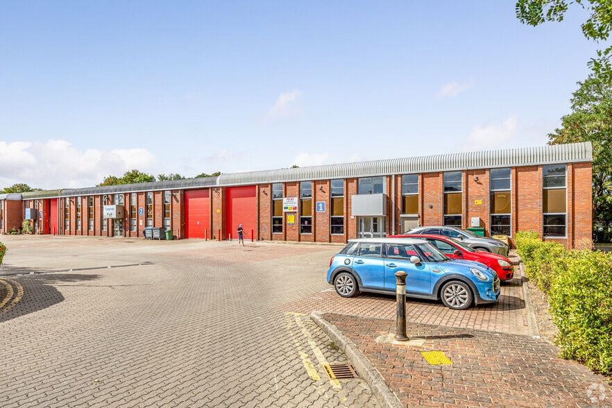 Heathlands Clos, Twickenham to rent - Building Photo - Image 3 of 3