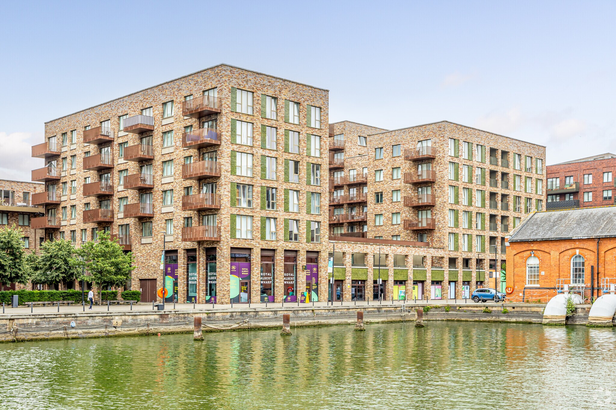 12-15 Upper Dock Walk, London to rent Building Photo- Image 1 of 6