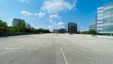 55 Commerce Valley Dr W, Markham, ON to rent Interior Photo- Image 2 of 3