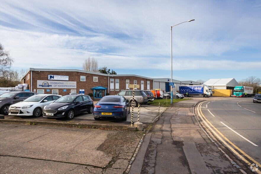 17-22 Sovereign Way, Tonbridge for sale - Primary Photo - Image 1 of 1