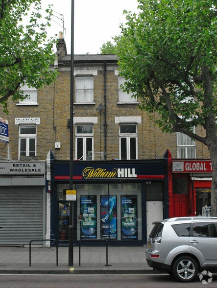 60 Shepherds Bush Rd, London to rent - Building Photo - Image 2 of 4