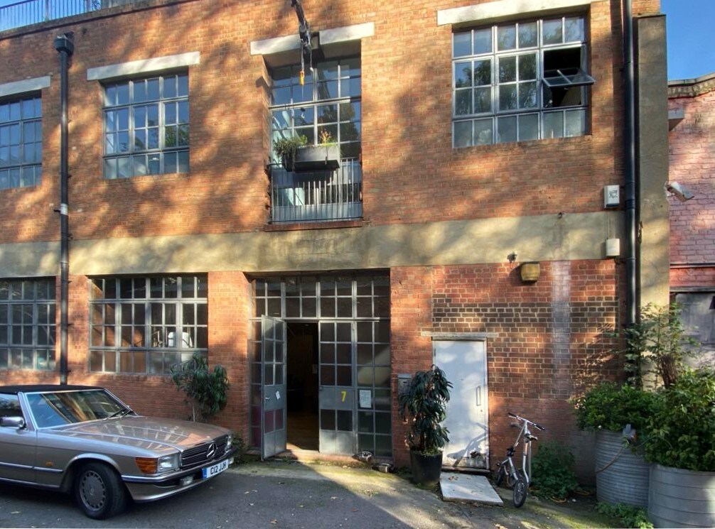 Trafalgar Mews, London for sale Primary Photo- Image 1 of 1