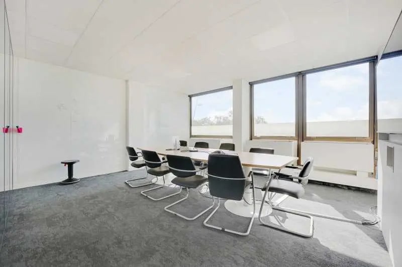 1 Rue Royale, Saint-Cloud to rent - Interior Photo - Image 3 of 39