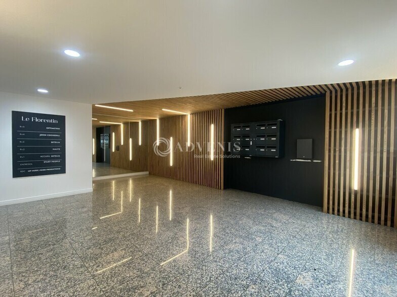 16 Rue Jean Jacques Rousseau, Issy-les-Moulineaux to rent - Lobby - Image 2 of 12