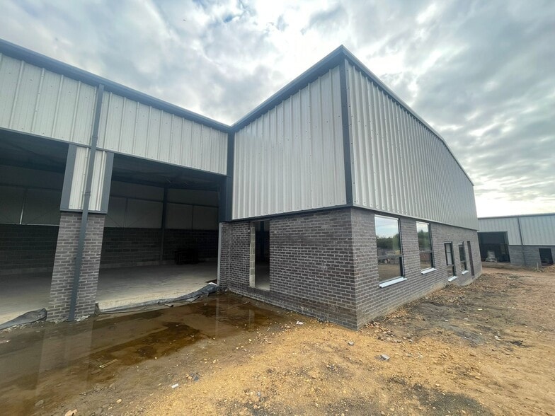 Hyde Park, Doncaster to rent - Building Photo - Image 2 of 7