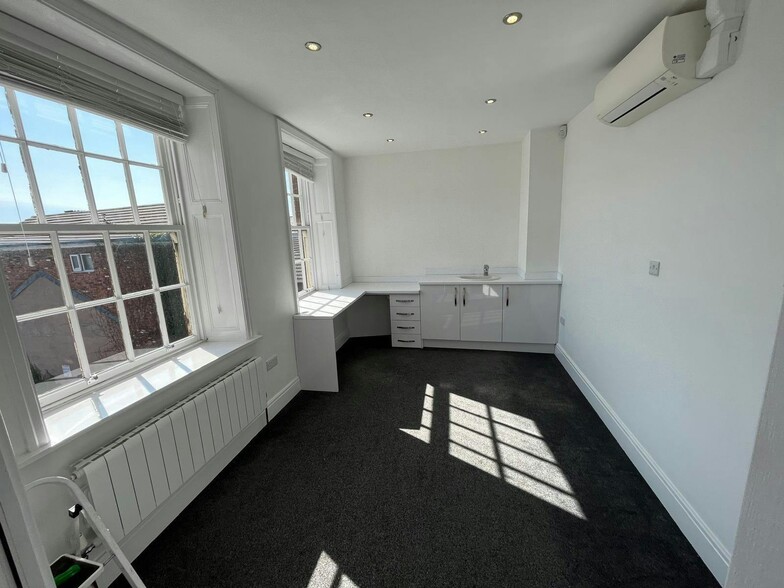 60 Chestergate, Macclesfield to rent - Building Photo - Image 3 of 25