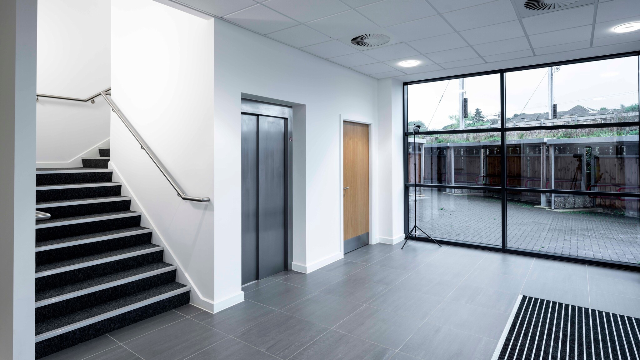 M140 Third Av, Milton Keynes to rent Interior Photo- Image 1 of 8