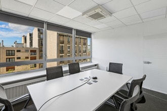 147 Avenue Charles De Gaulle, Neuilly-sur-Seine to rent Interior Photo- Image 1 of 14