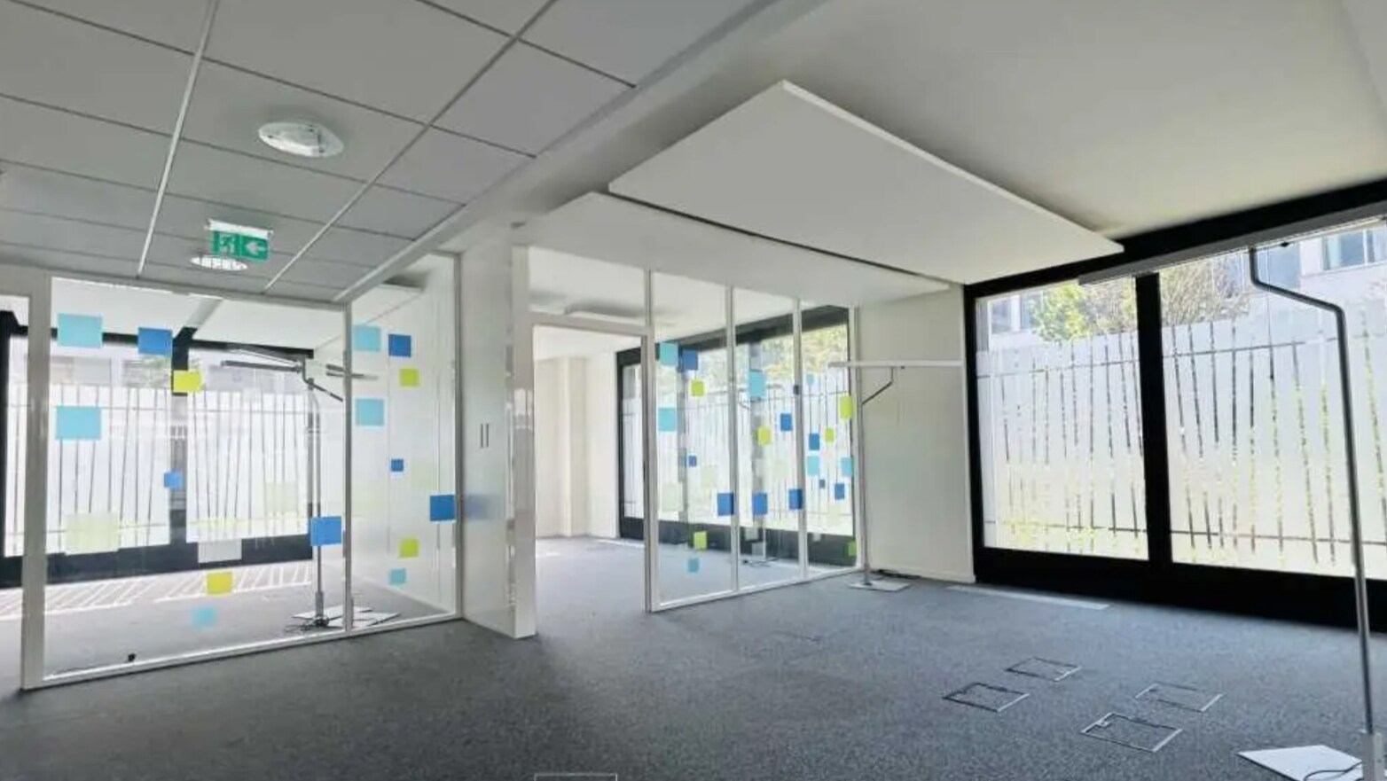 Office in Vaulx-en-Velin to rent Interior Photo- Image 1 of 6