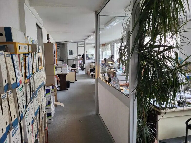 Light Industrial in Paris to rent - Interior Photo - Image 1 of 13