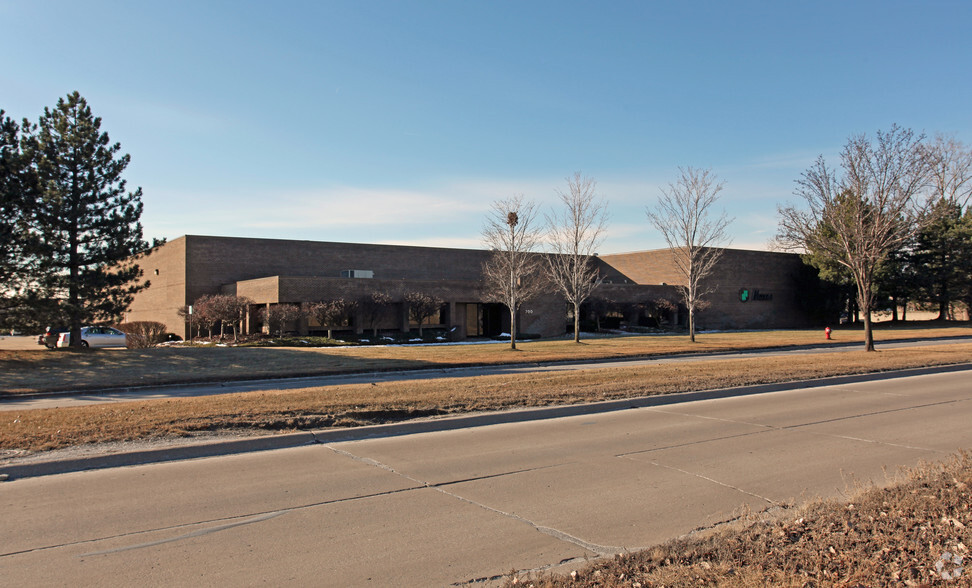 700 E Whitcomb Ave, Madison Heights, MI for sale - Building Photo - Image 2 of 2