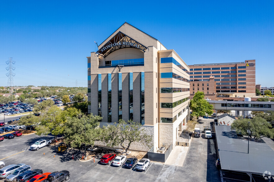 540 Madison Oak Dr, San Antonio, TX for rent - Building Photo - Image 1 of 17