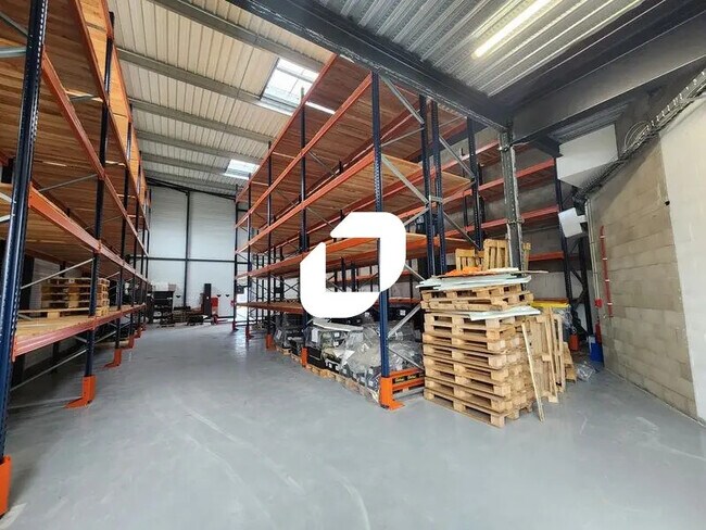 Location Local d'activités 412 m²
