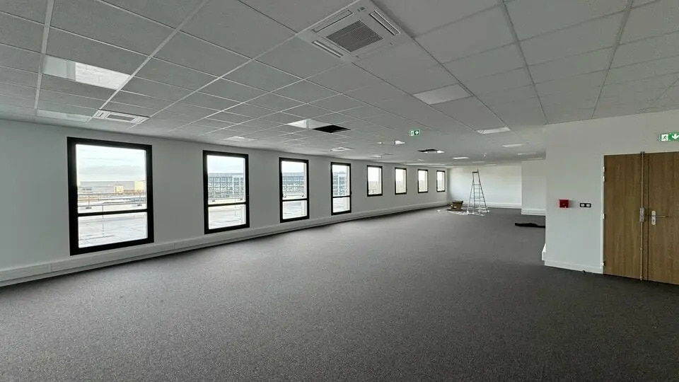Vente Bureaux 175 m² - Photo 1