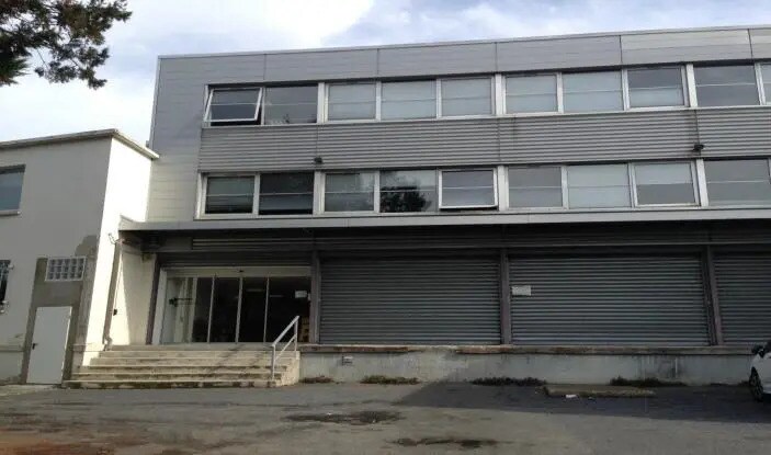 Industrial in Nanterre to rent - Building Photo - Image 2 of 7